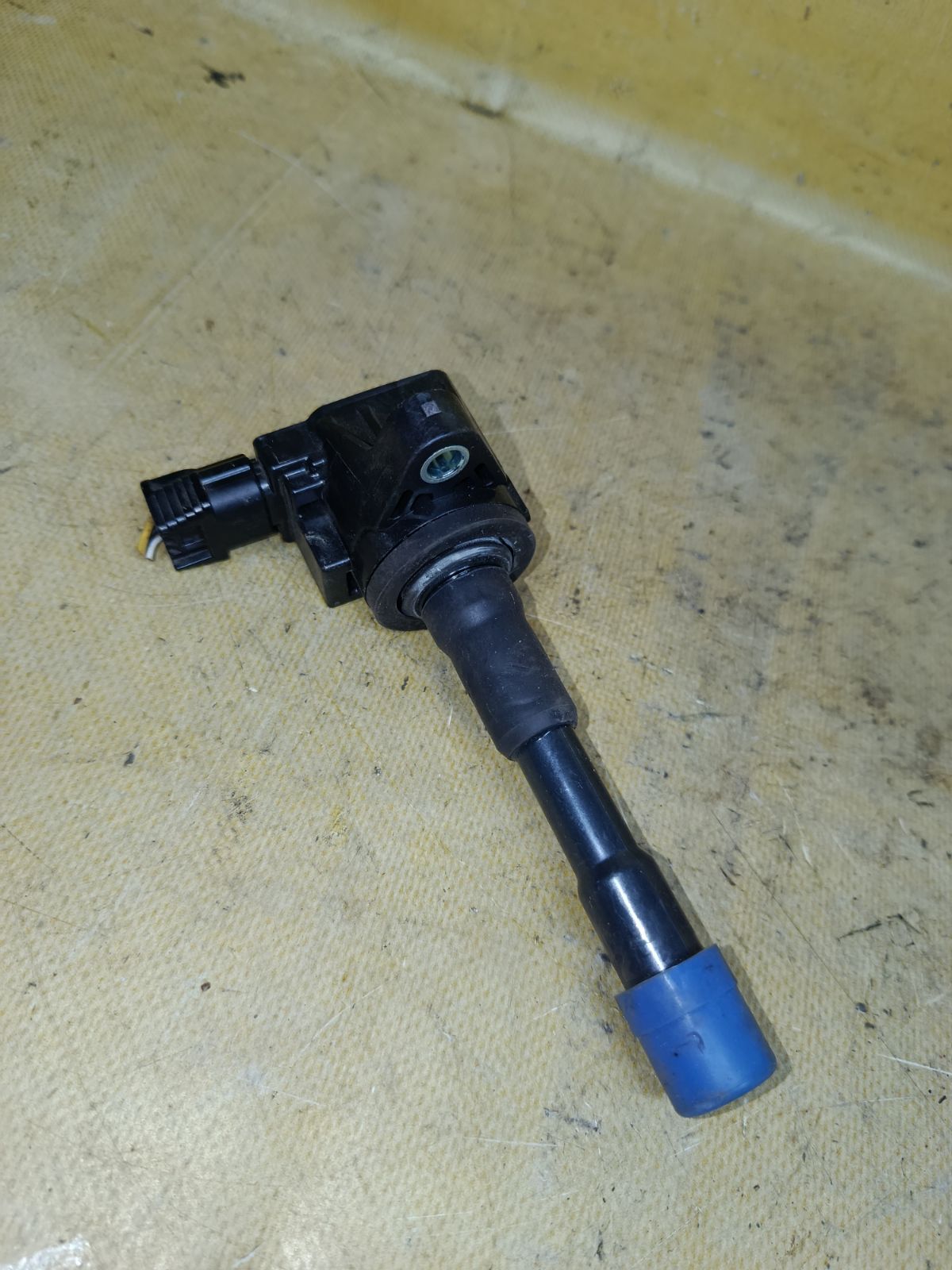 Катушка зажигания CM11-118 на Honda Fit Hybrid GP1 LDA Фото 2