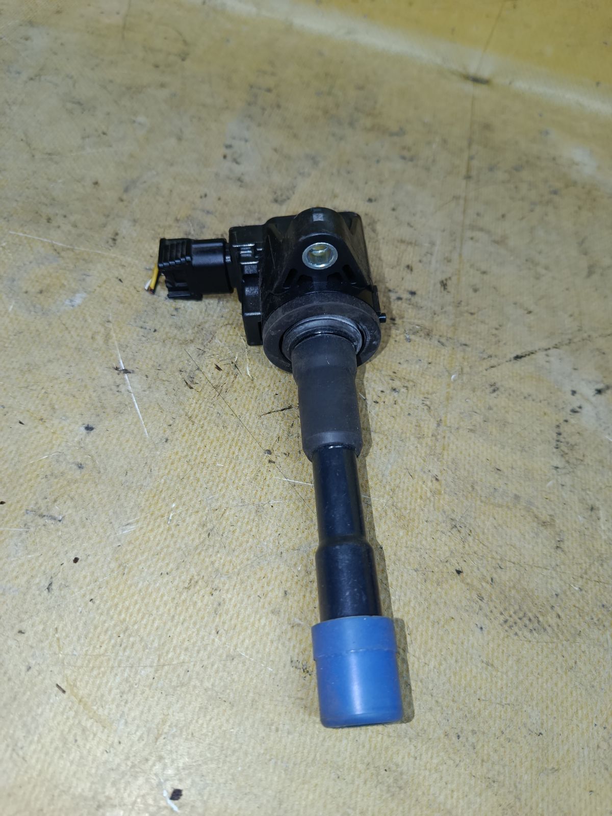 Катушка зажигания CM11-118 на Honda Fit Hybrid GP1 LDA Фото 2