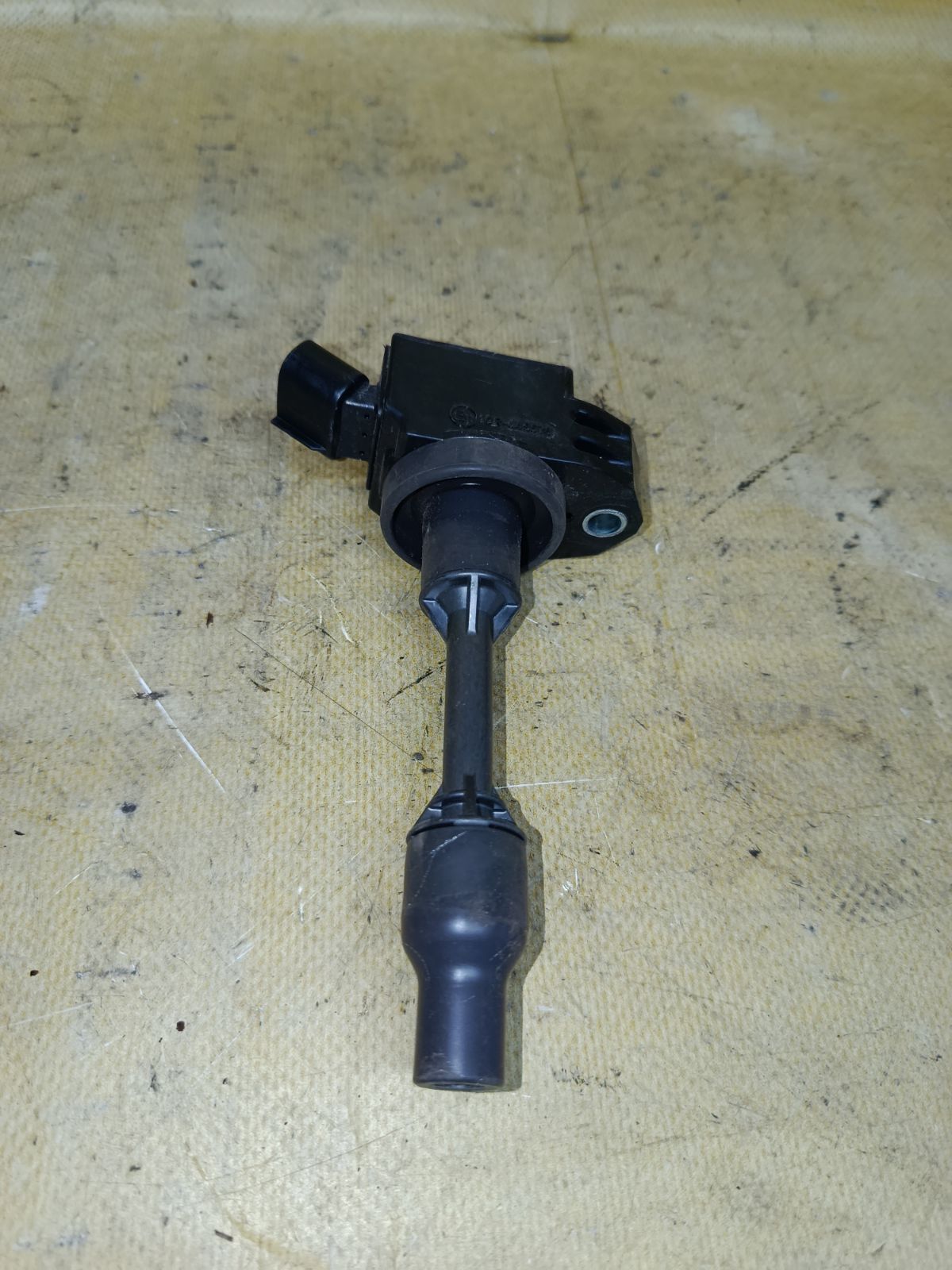 Катушка зажигания 90919-02281 на Toyota Tank M900A 1KR-FE Фото 1