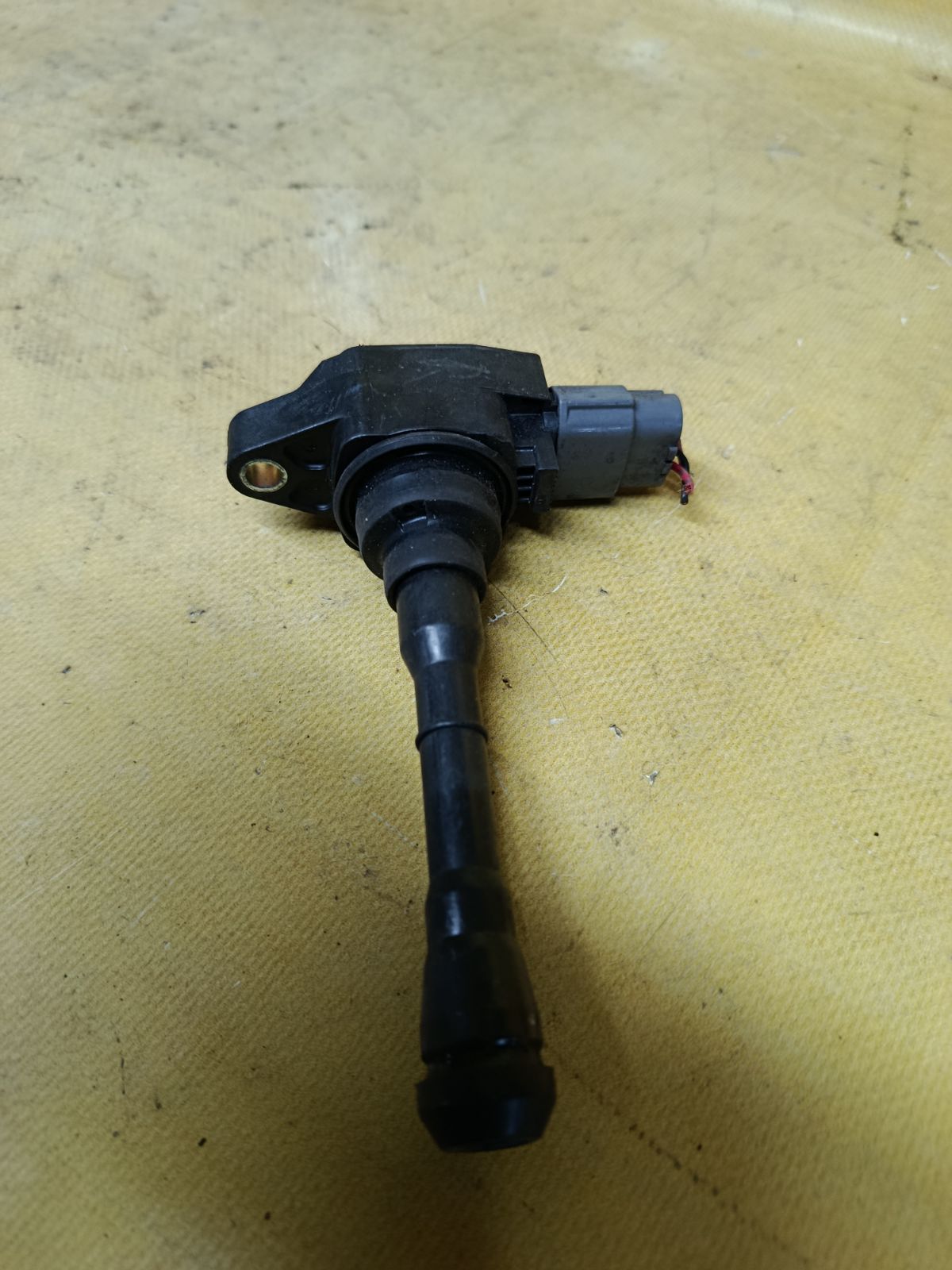 Катушка зажигания 22448-1KC0A на Nissan Serena C26 MR20DD Фото 1