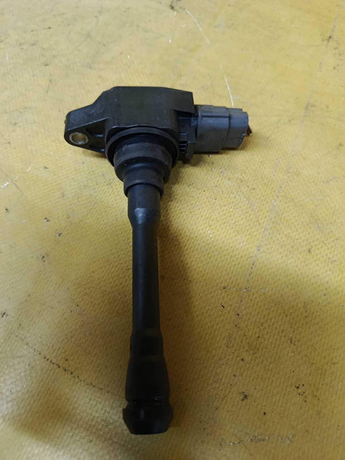 Катушка зажигания 22448-3HD0A на Nissan Note E12 HR12DDR Фото 2