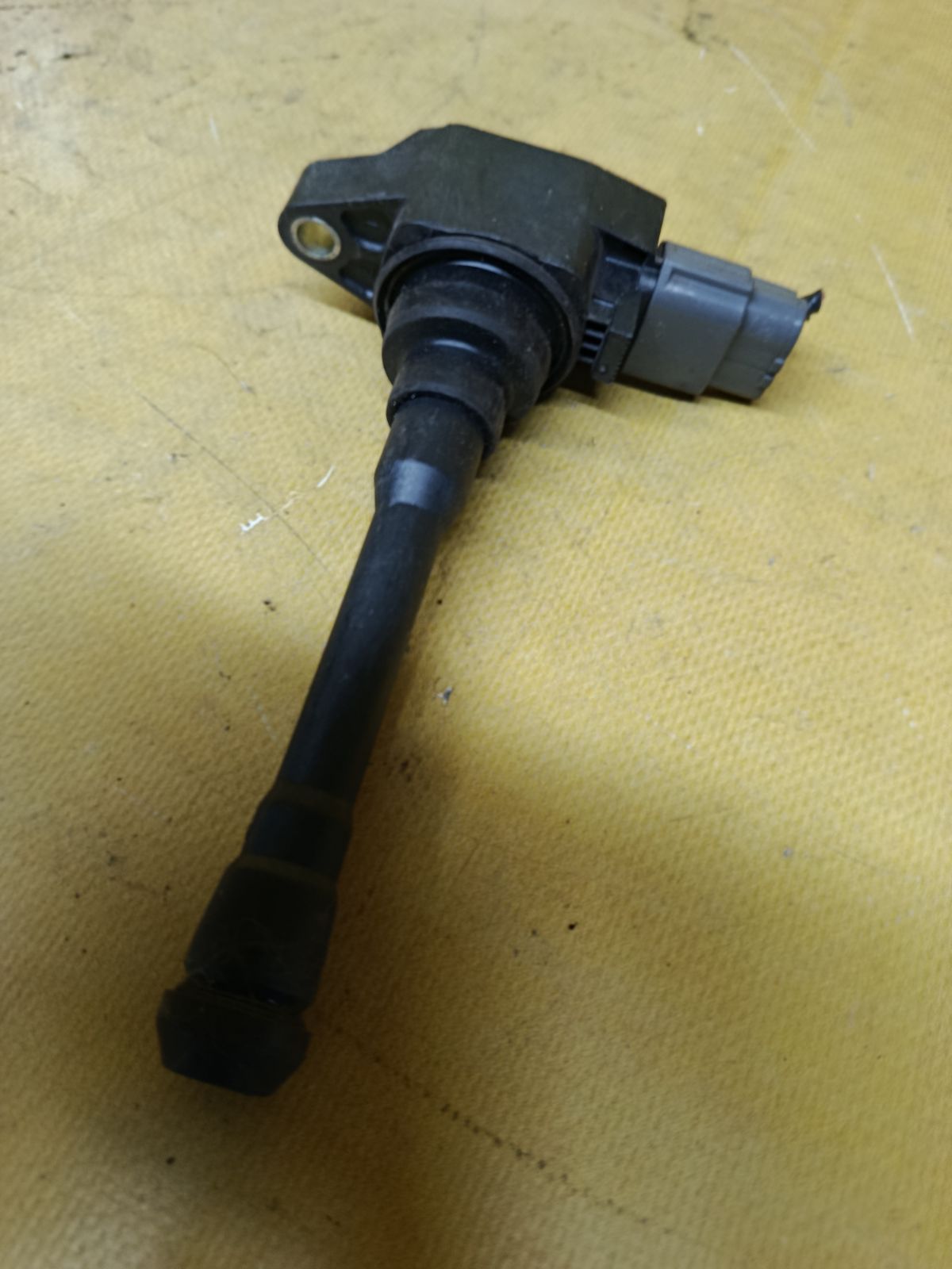 Катушка зажигания 22448-3HD0A на Nissan Note E12 HR12DDR Фото 1