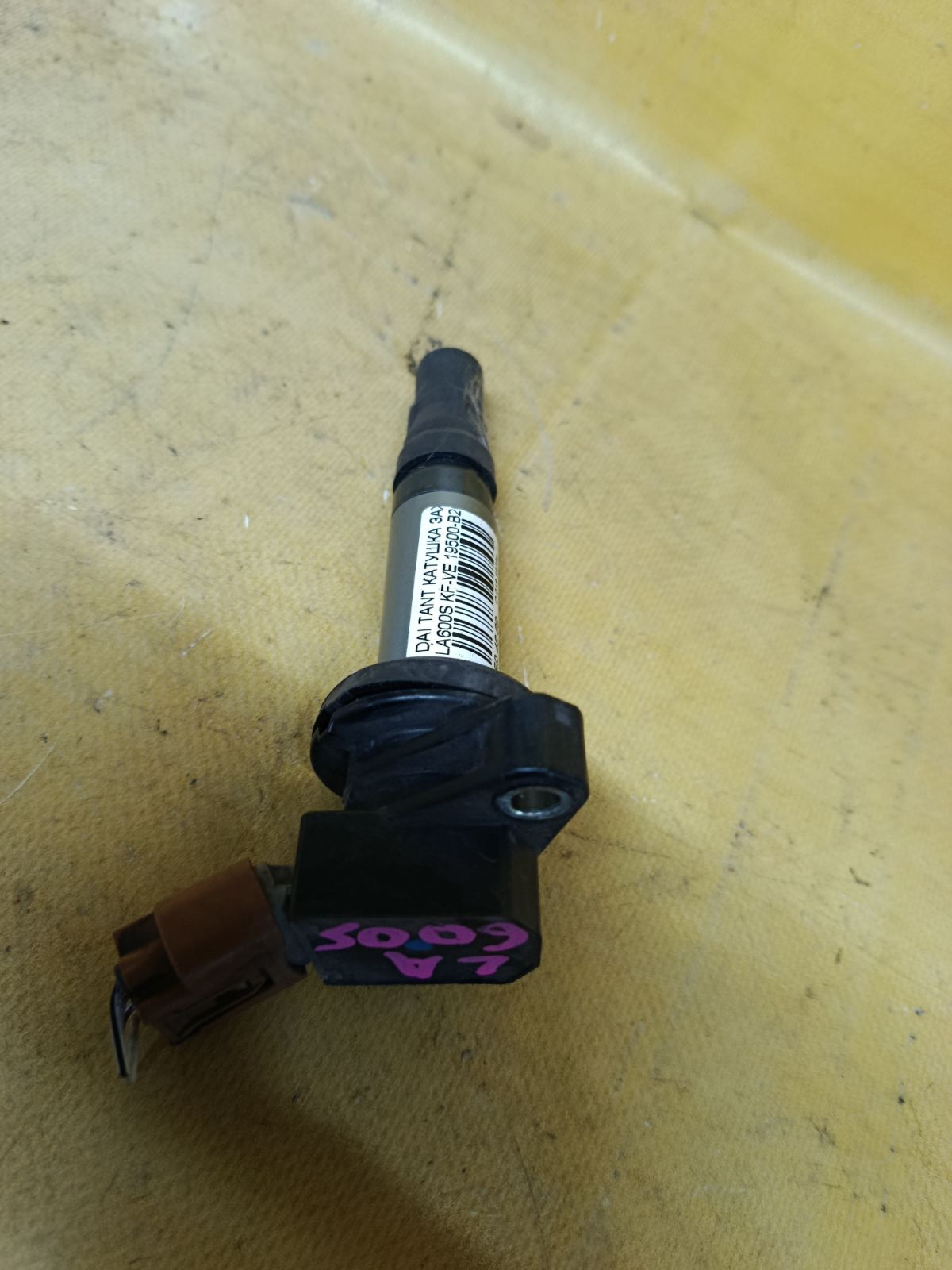 Катушка зажигания 19500-B2050 на Daihatsu Tanto LA600S KF-VE Фото 2