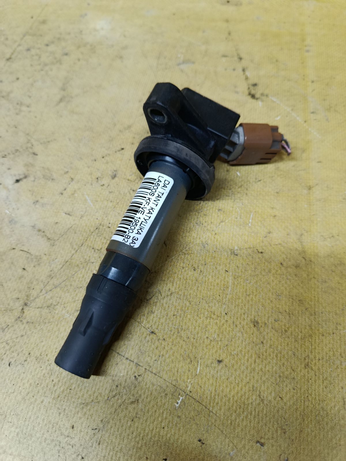 Катушка зажигания 19500-B2050 на Daihatsu Tanto LA600S KF-VE Фото 2