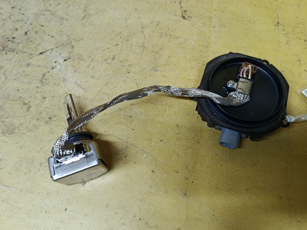 Блок розжига ксенона на Nissan Cube Z12 Фото 1