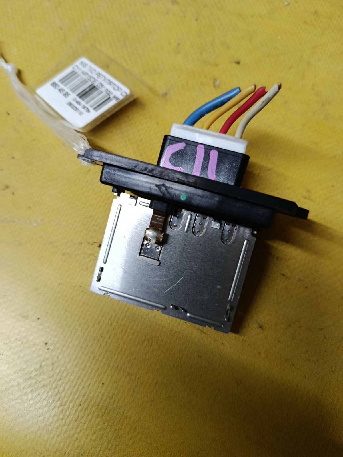 Регулятор скорости мотора отопителя на Nissan Tiida C11 HR15DE Фото 1