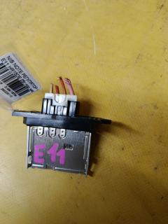 Регулятор скорости мотора отопителя на Nissan Note E11 HR15DE Фото 2