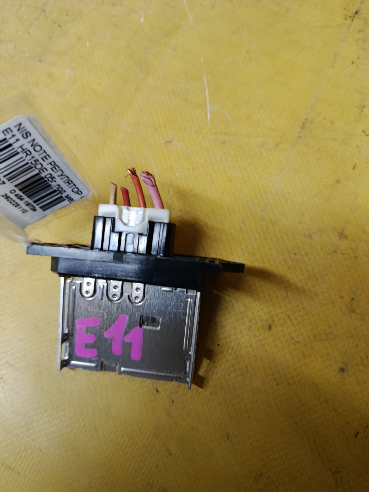 Регулятор скорости мотора отопителя на Nissan Note E11 HR15DE Фото 2