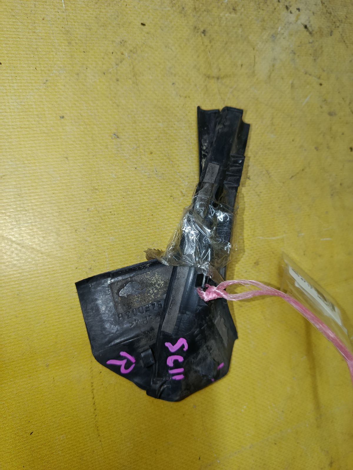 Решетка под лобовое стекло 66894-ED03B, 66895-ED03B на Nissan Tiida C11 Фото 2