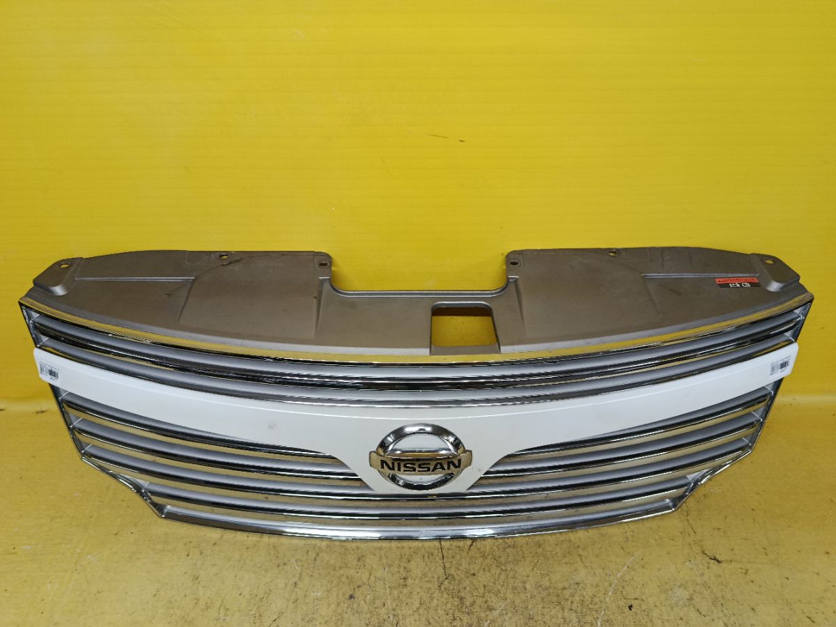 Решетка радиатора 62312-1JB0A на Nissan Elgrand TE52 Фото 2