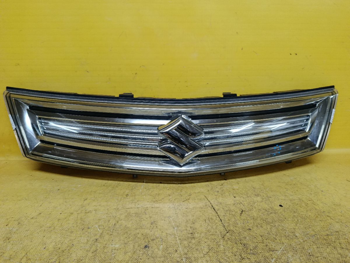 Решетка радиатора 72110-54M7 на Suzuki Solio MA15S Фото 1