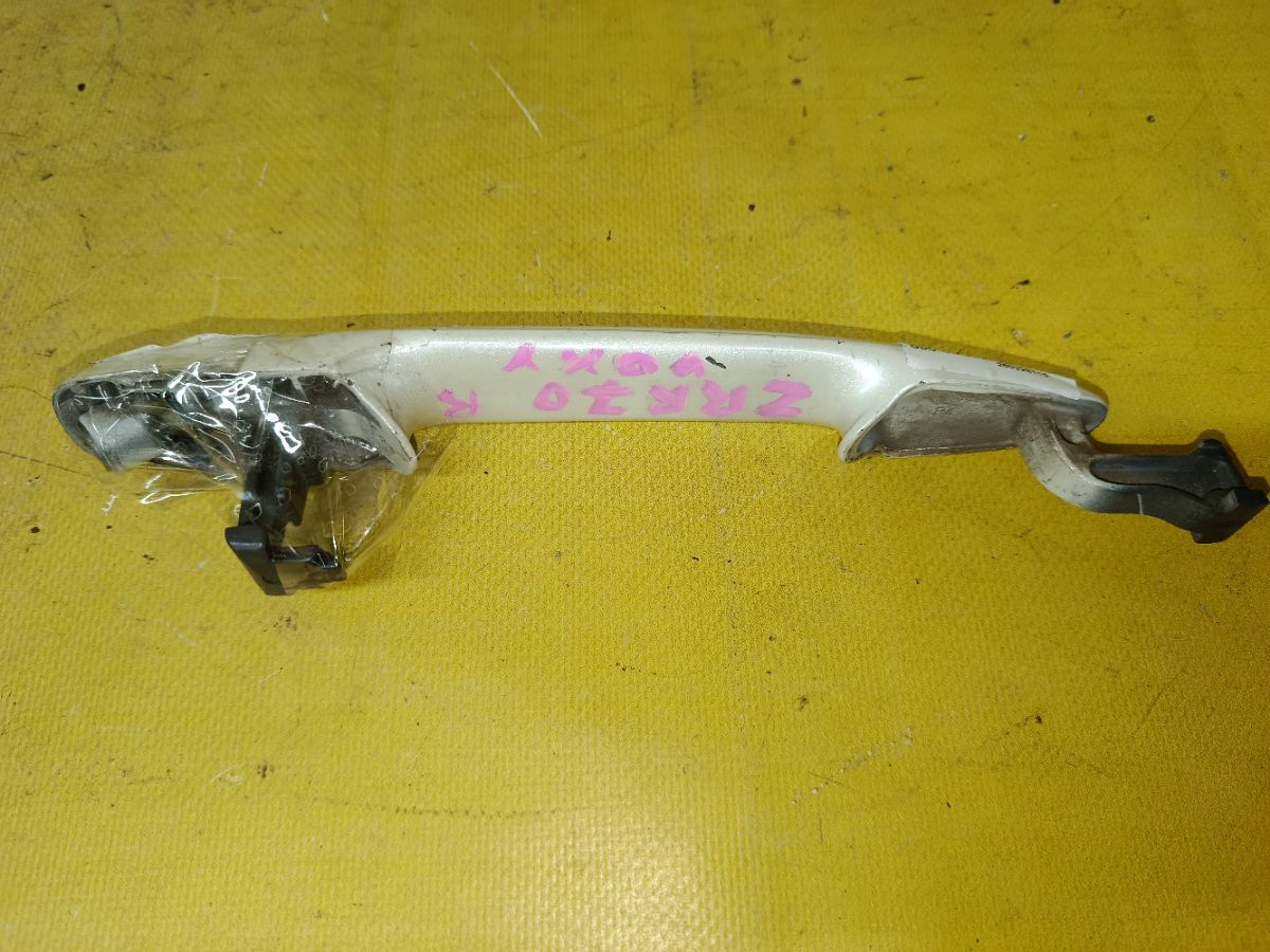 Ручка двери на Toyota Voxy ZRR70G Фото 2