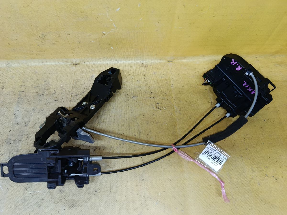 Замок двери на Nissan March AK12 Фото 1