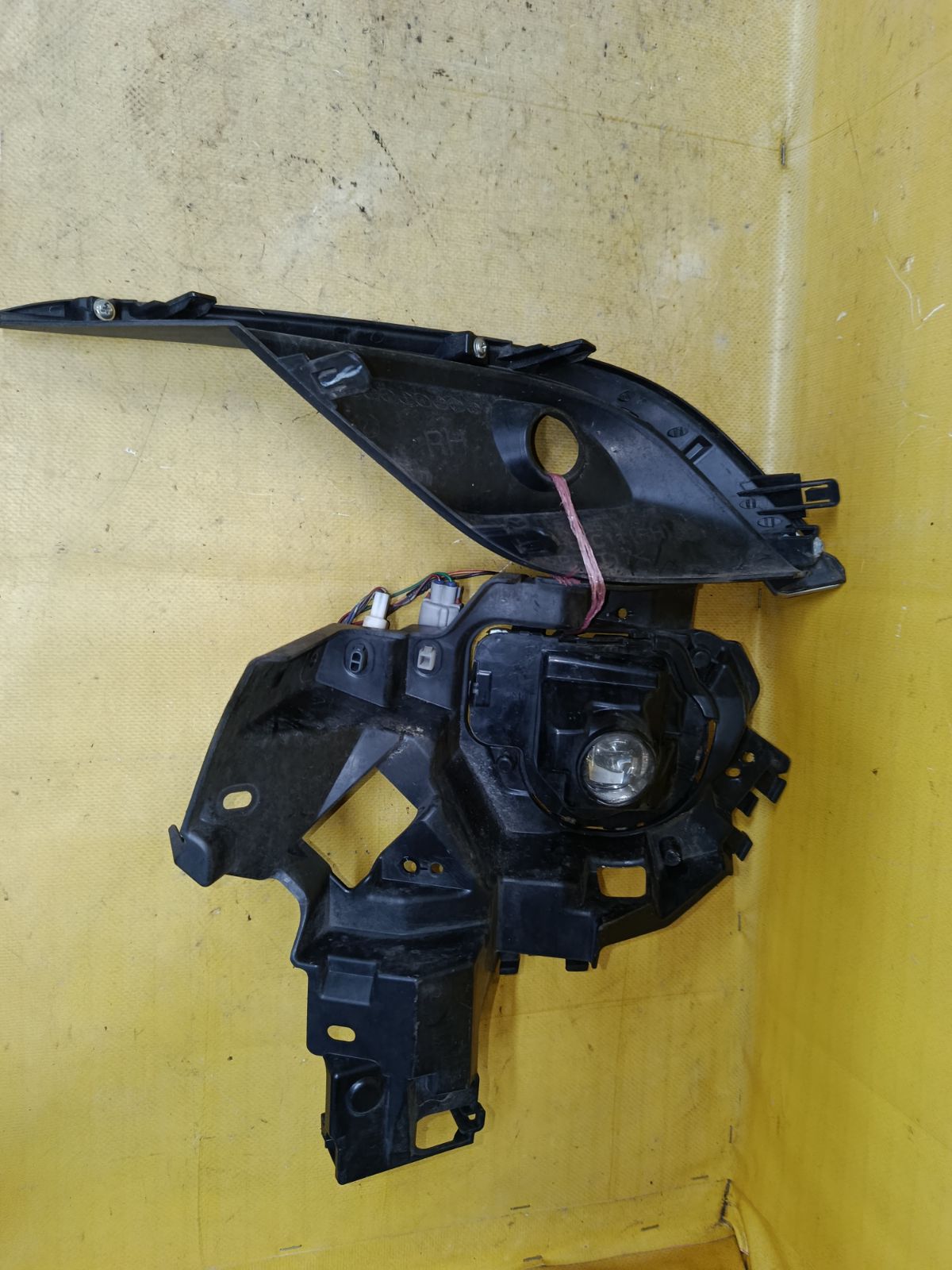 Туманка бамперная 114-65070 114-65070 на Mazda Atenza GJ2FW Фото 1