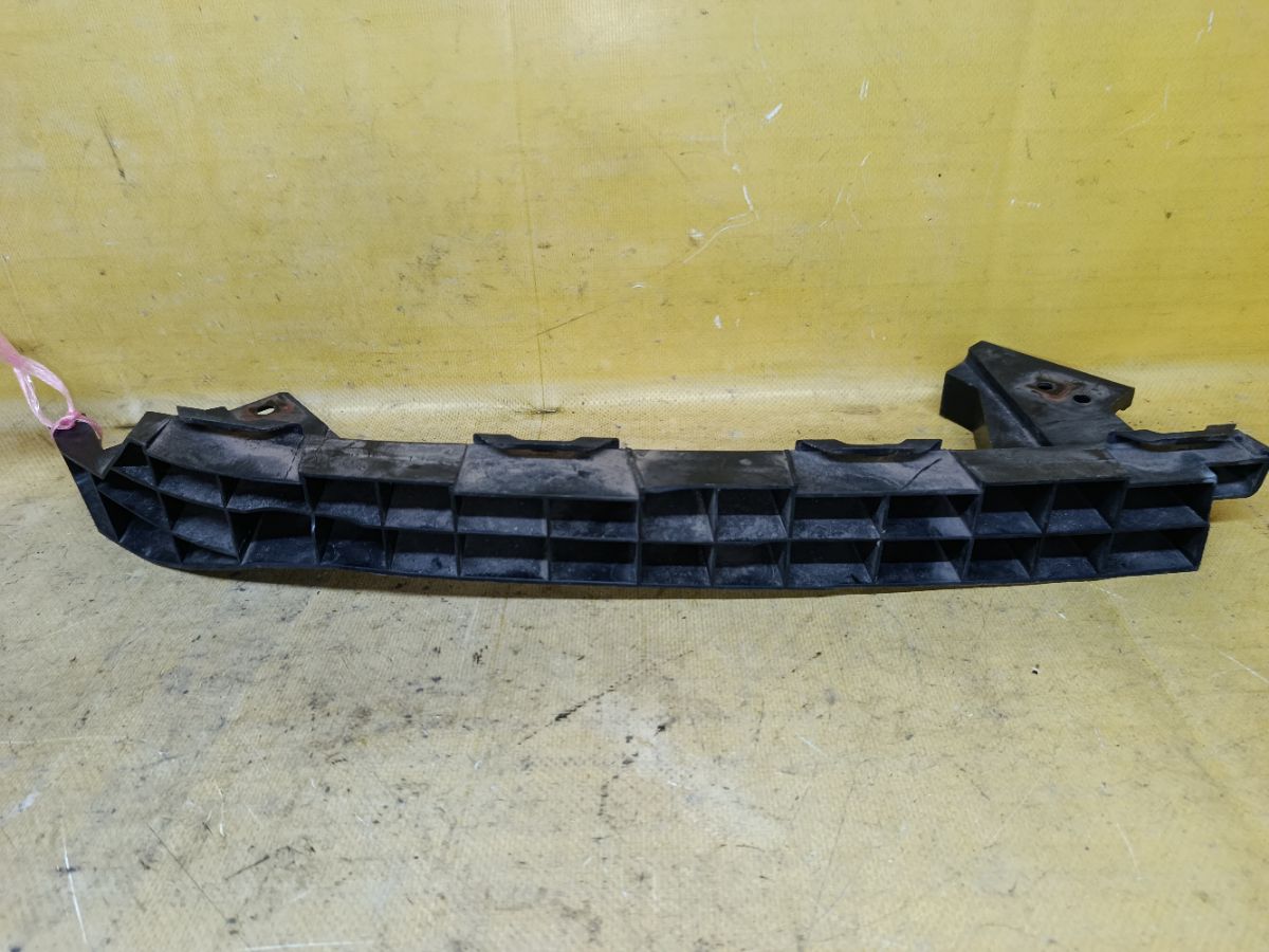 Крепление бампера 71140-SMC-000, 71193-SMA-003 на Honda Stream RN6 Фото 1