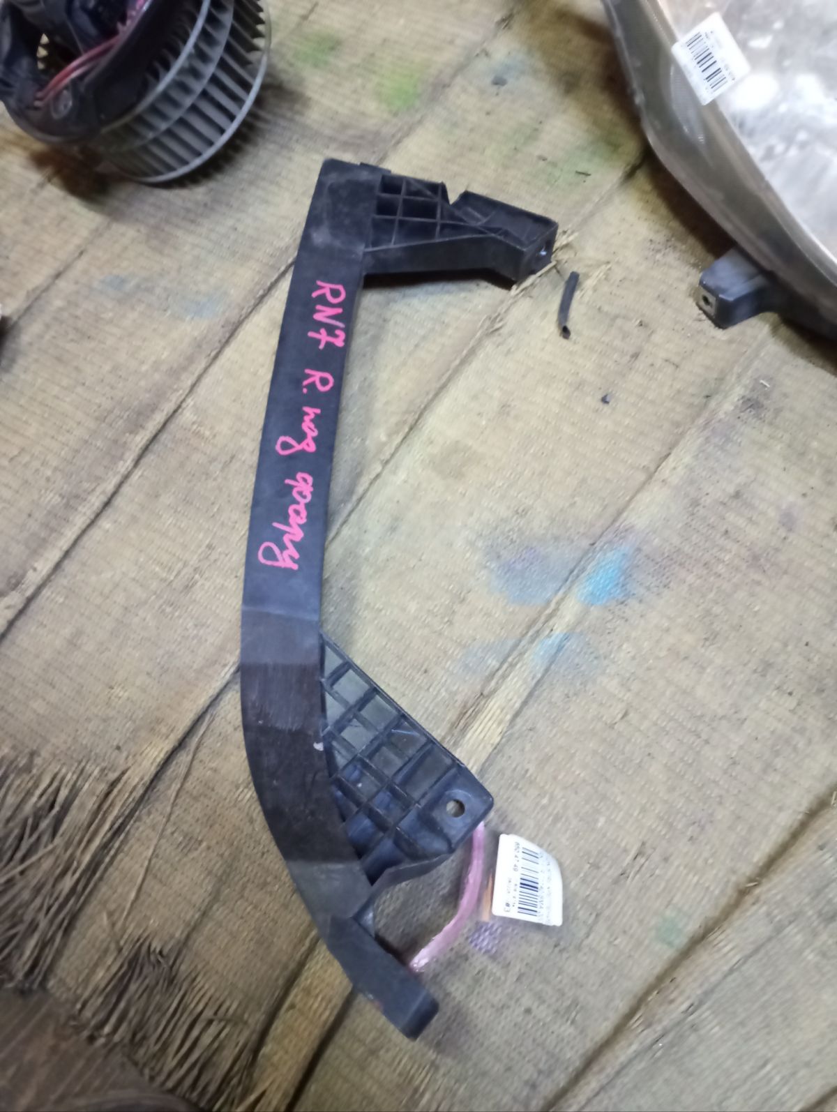 Крепление бампера 71140-SMA-000, 71193-SMA-003 на Honda Stream RN7 Фото 5