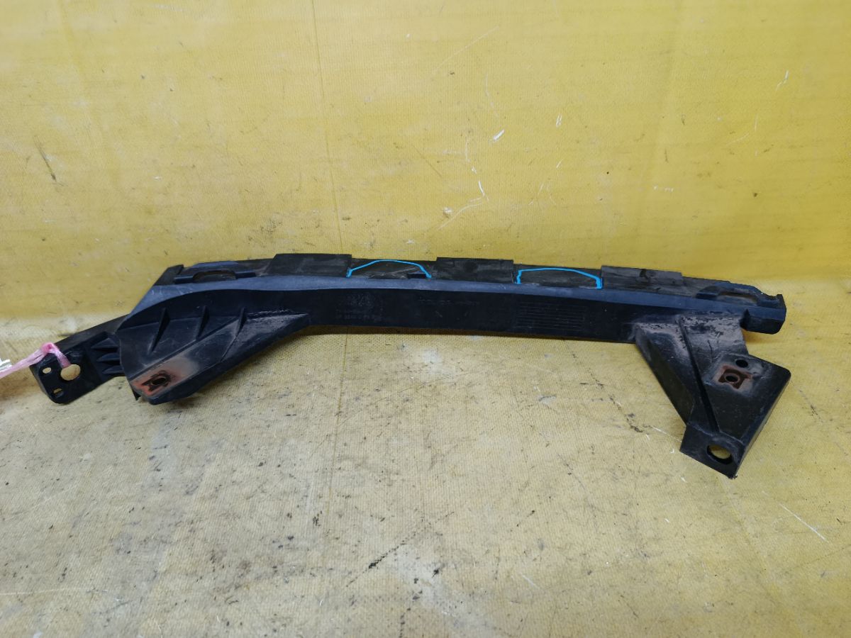 Крепление бампера 71190-SMA-000, 71198-SMA-003 на Honda Stream RN7 Фото 2