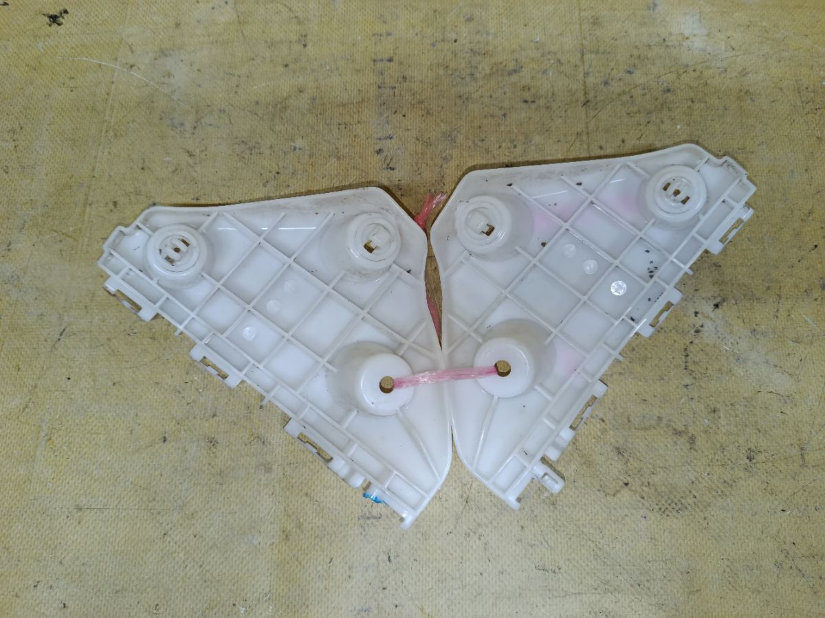 Крепление бампера 52115-B1050, 52116-B1050 на Toyota Passo NGC30 Фото 1