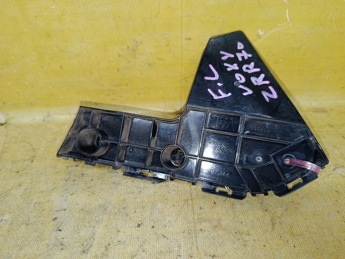 Крепление бампера 52116-28160 на Toyota Voxy ZRR70G Фото 1