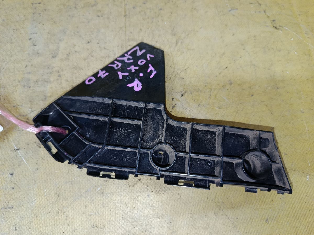 Крепление бампера 52115-28160 на Toyota Voxy ZRR70G Фото 3