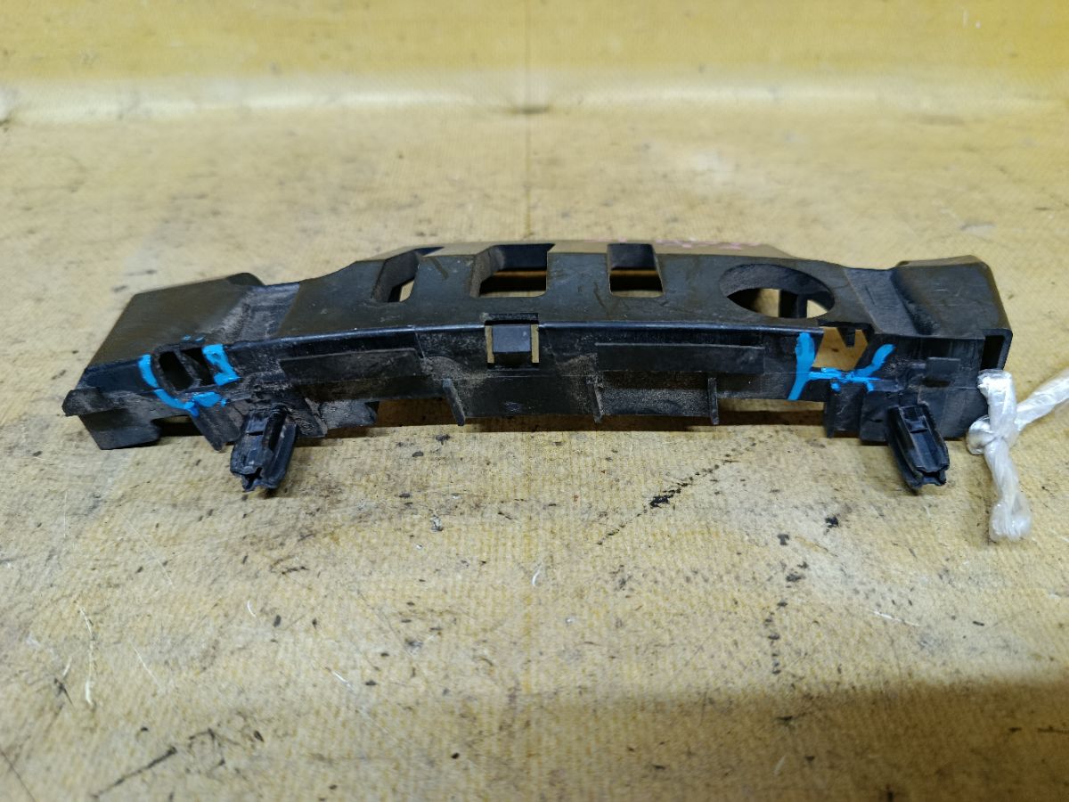 Крепление бампера на Toyota Alphard MNH15W Фото 2