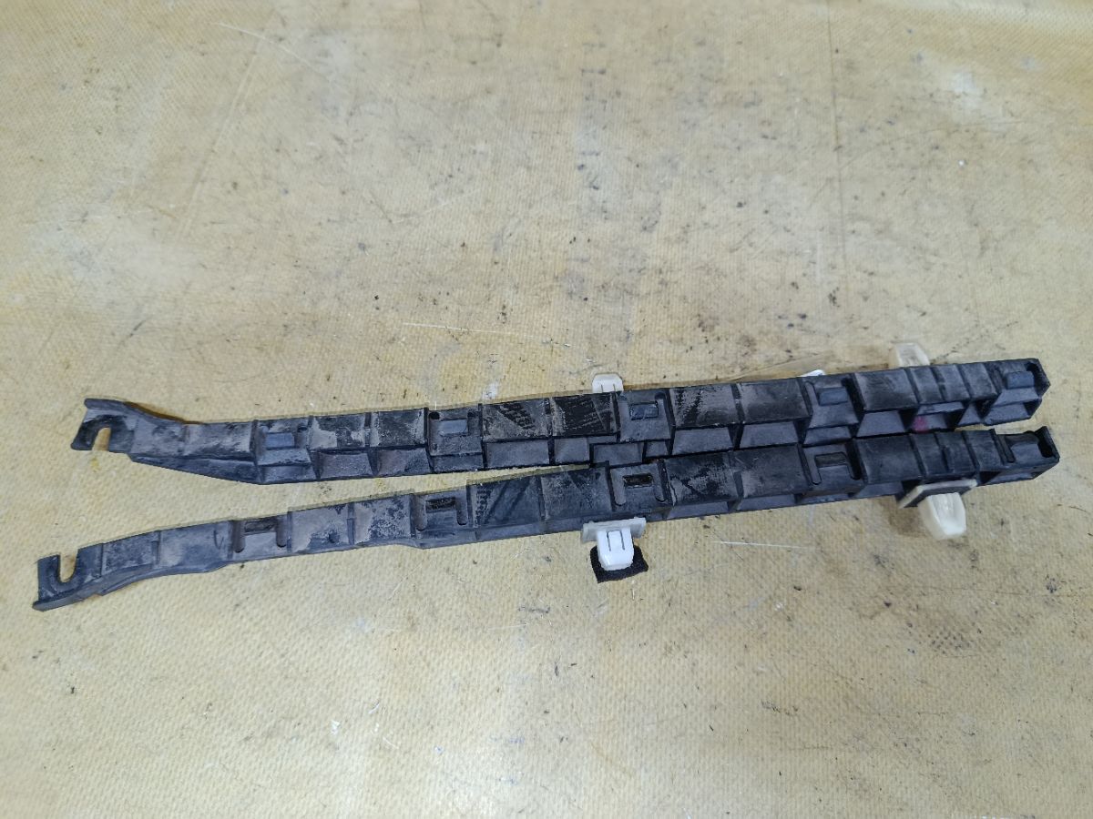 Крепление бампера на Honda Fit GD1 Фото 2