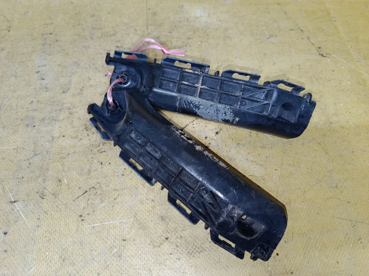 Крепление бампера 52535-52110, 52536-52080 на Toyota Vitz KSP130 Фото 2