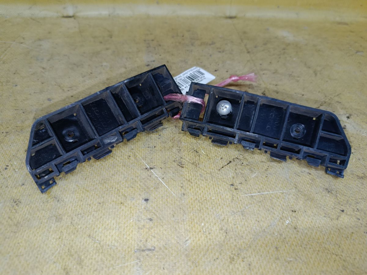 Крепление бампера на Honda Stream RN6 Фото 1