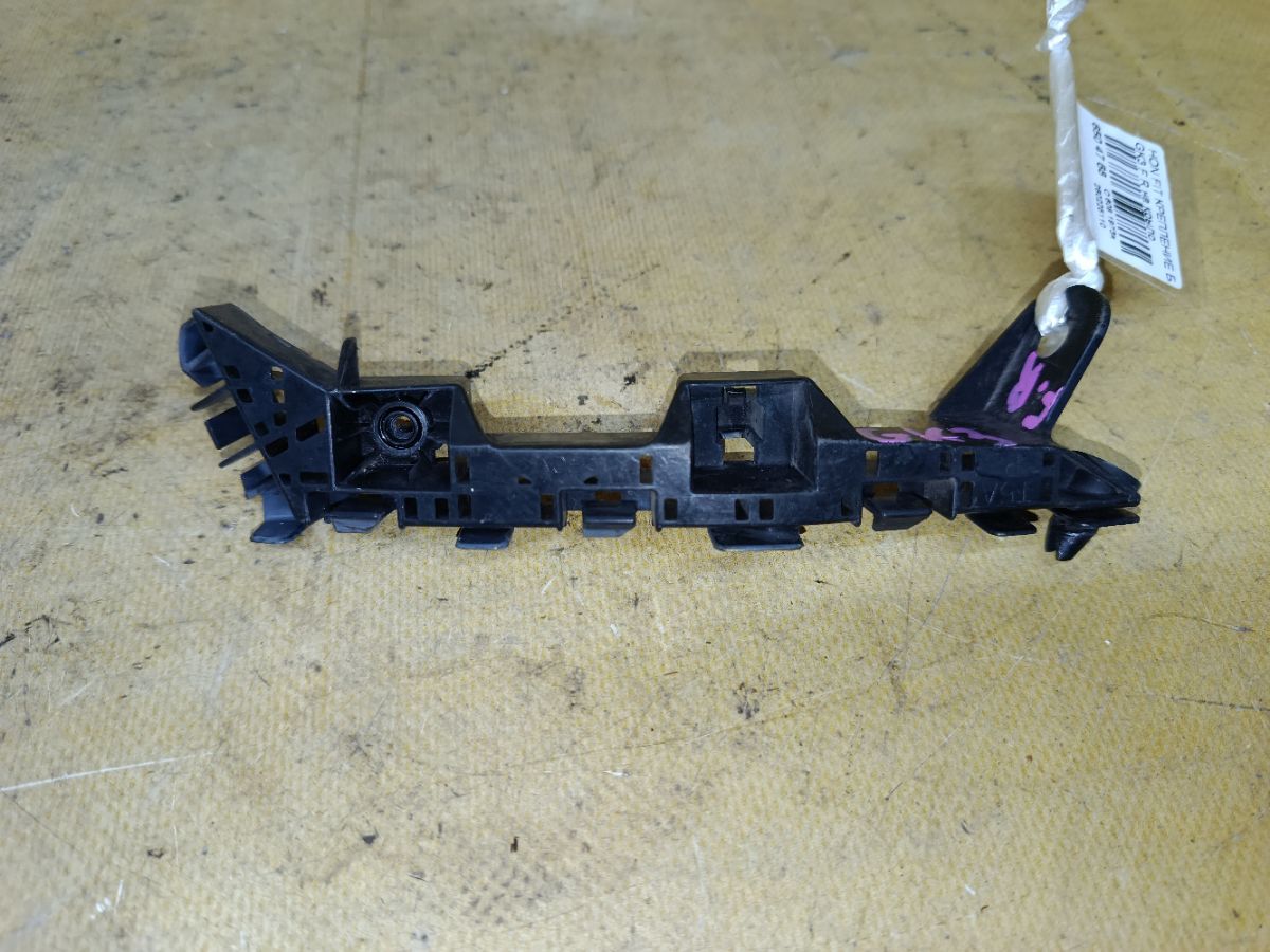 Крепление бампера 71193-T5A-000 на Honda Fit GK3 Фото 1