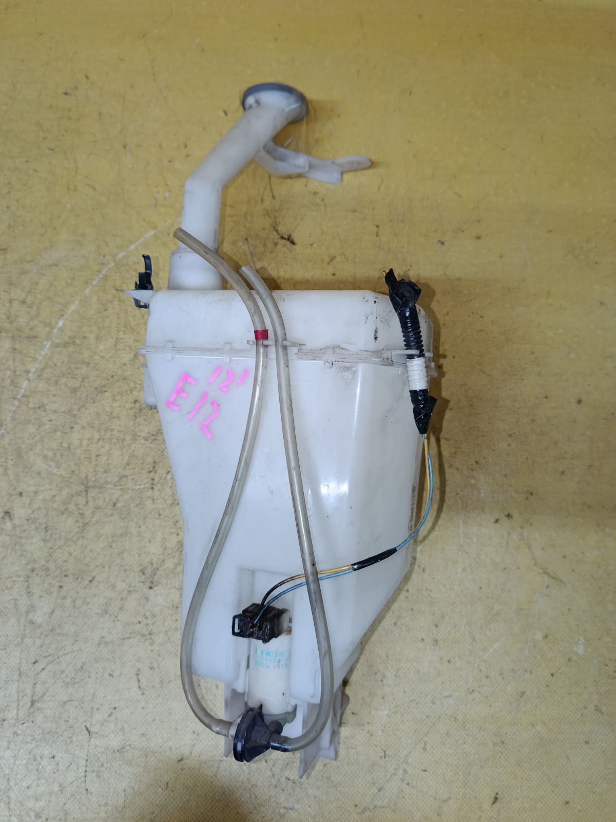 Бачок омывателя на Nissan Note E12 Фото 1