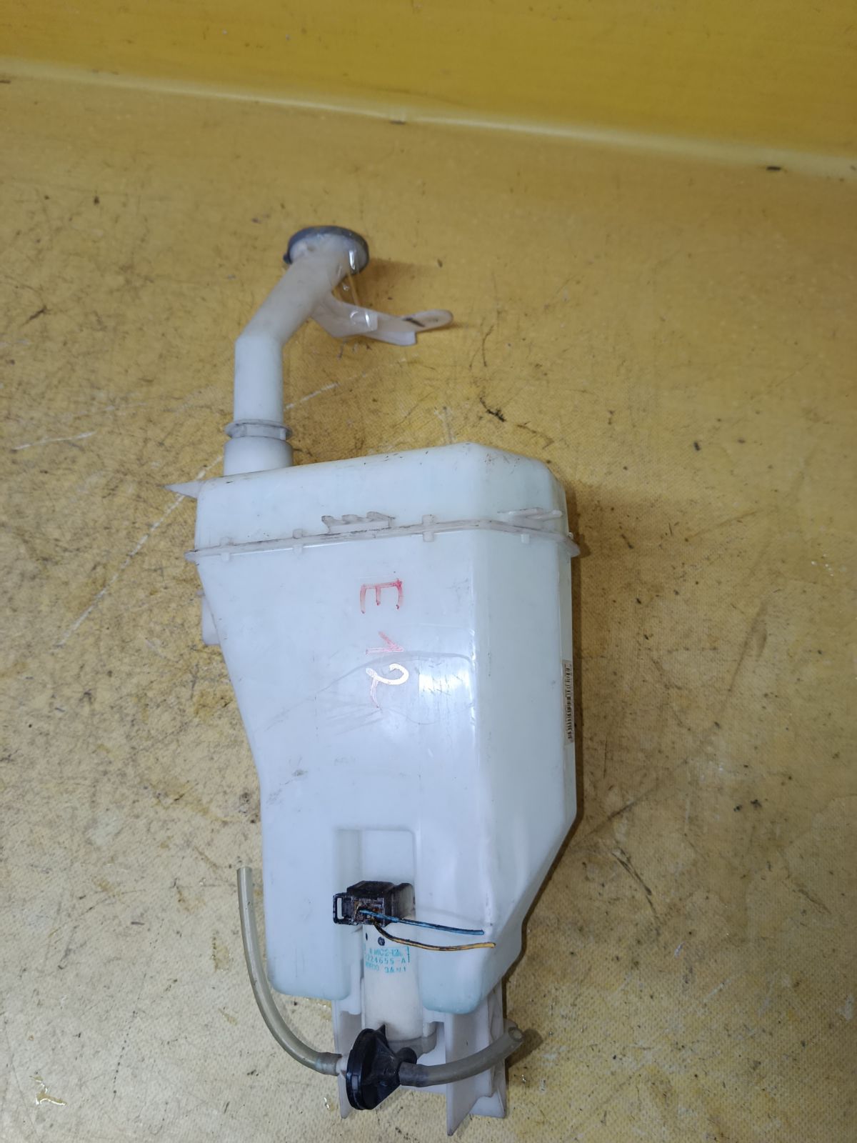 Бачок омывателя на Nissan Note E12 Фото 1