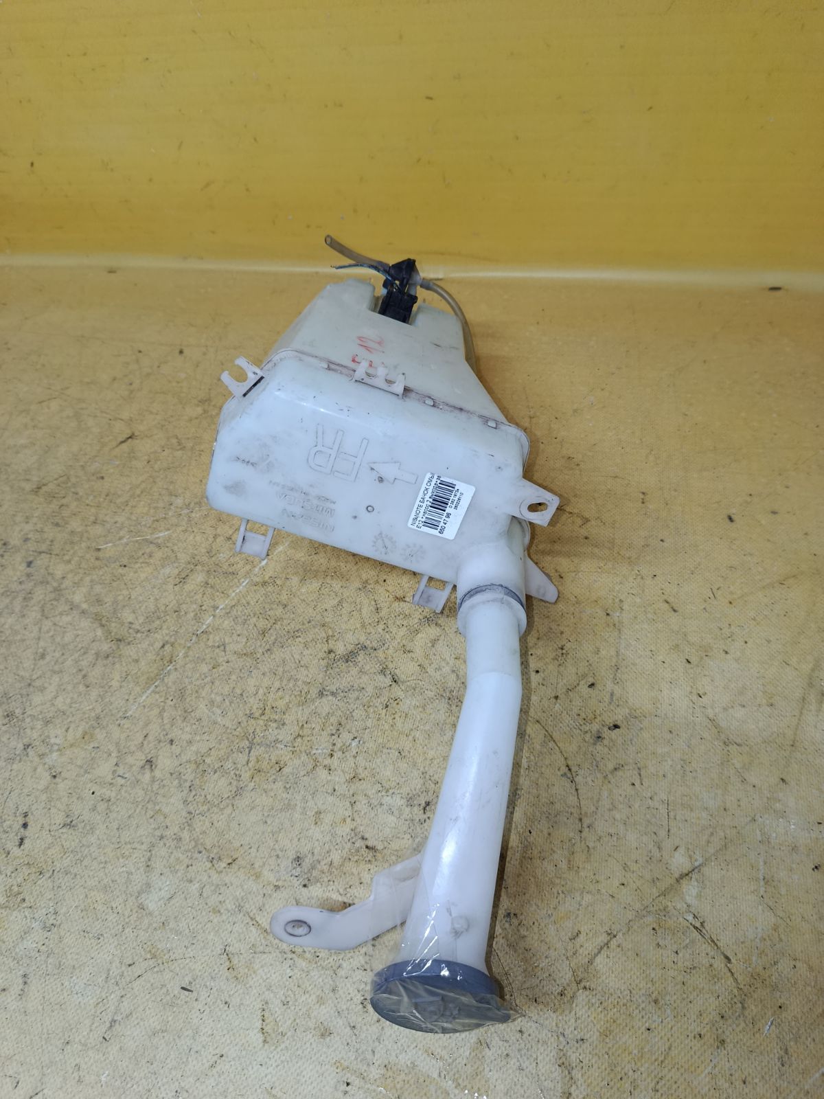 Бачок омывателя на Nissan Note E12 Фото 3