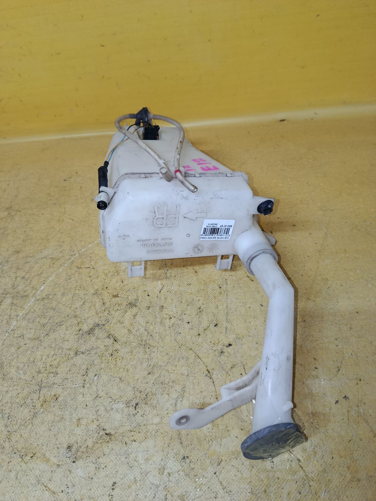 Бачок омывателя на Nissan Note E12 Фото 3