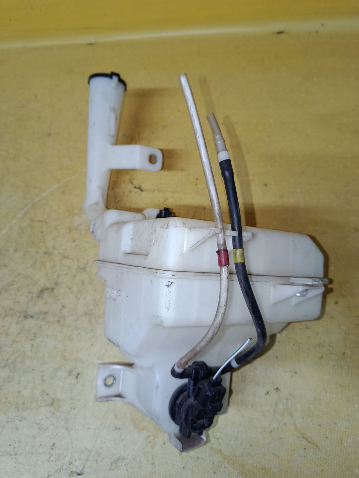 Бачок омывателя на Toyota Tank M900A Фото 1