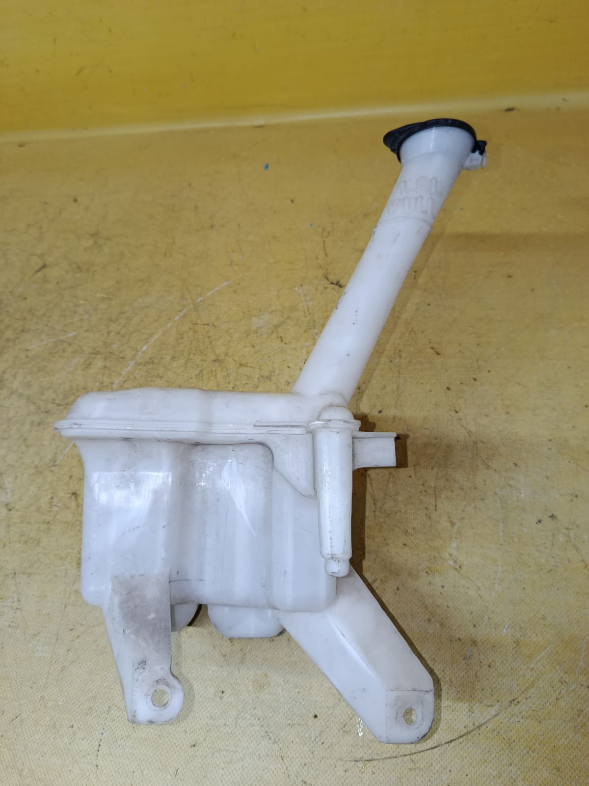 Бачок омывателя на Toyota Vitz KSP130 Фото 2