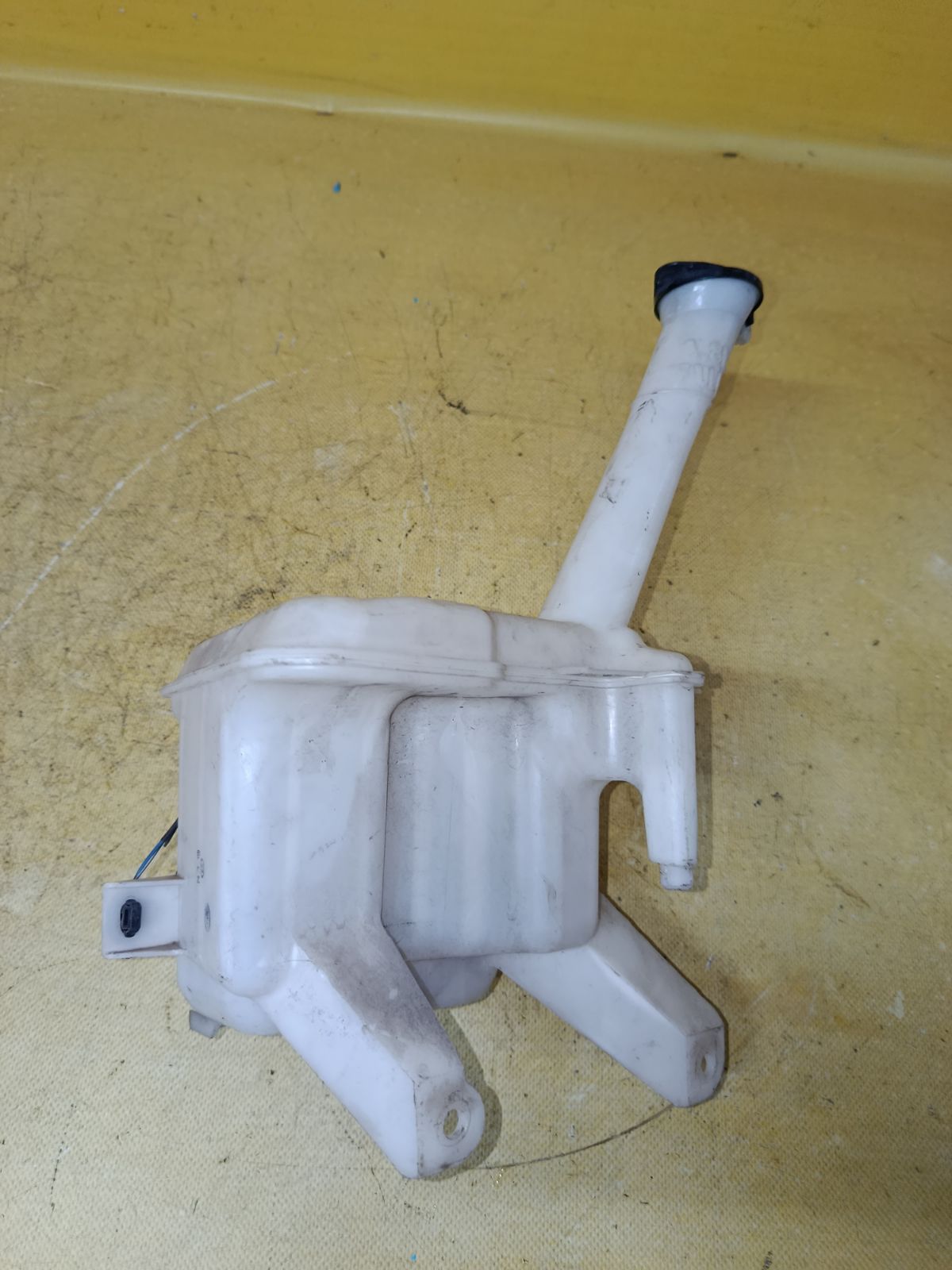 Бачок омывателя на Toyota Vitz KSP130 Фото 3