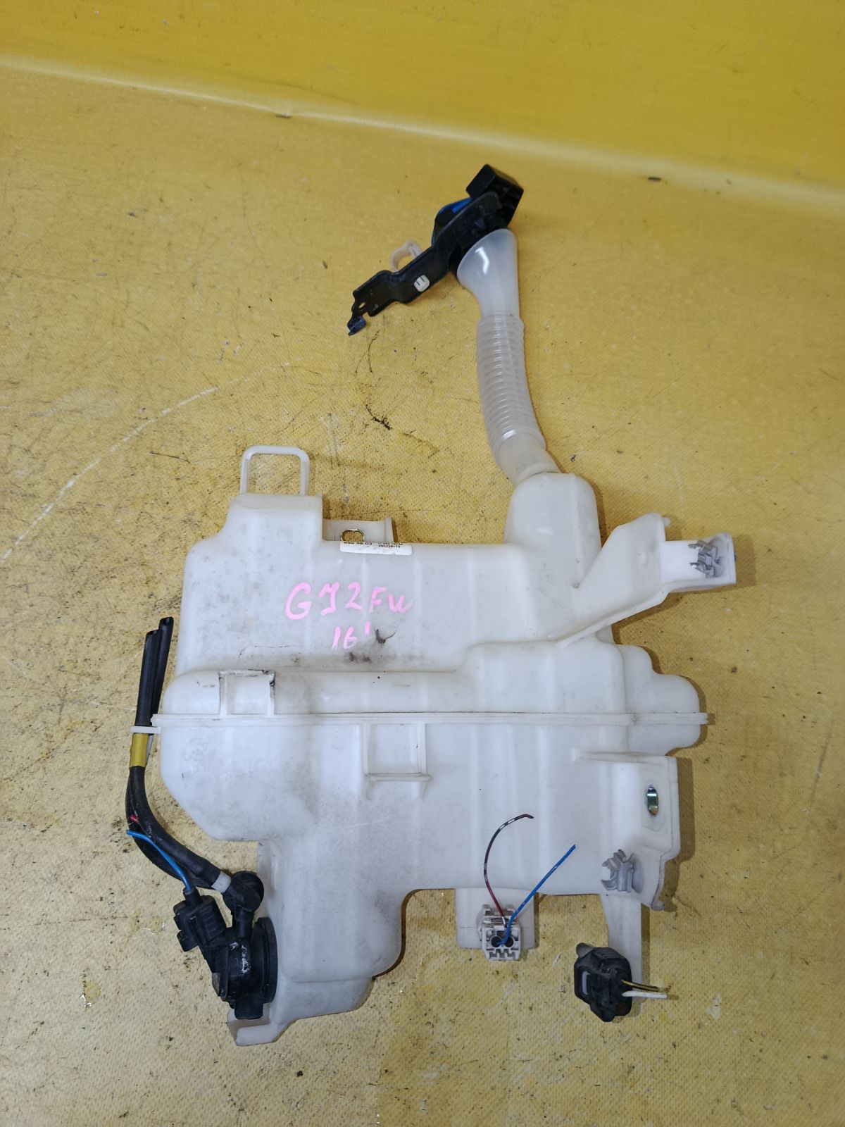 Бачок омывателя на Mazda Atenza GJ2FW Фото 1