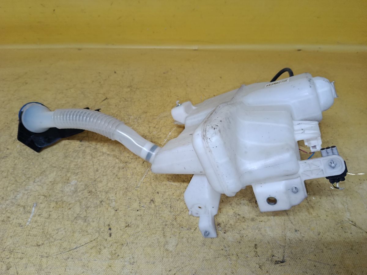 Бачок омывателя на Mazda Atenza GJ2FW Фото 4