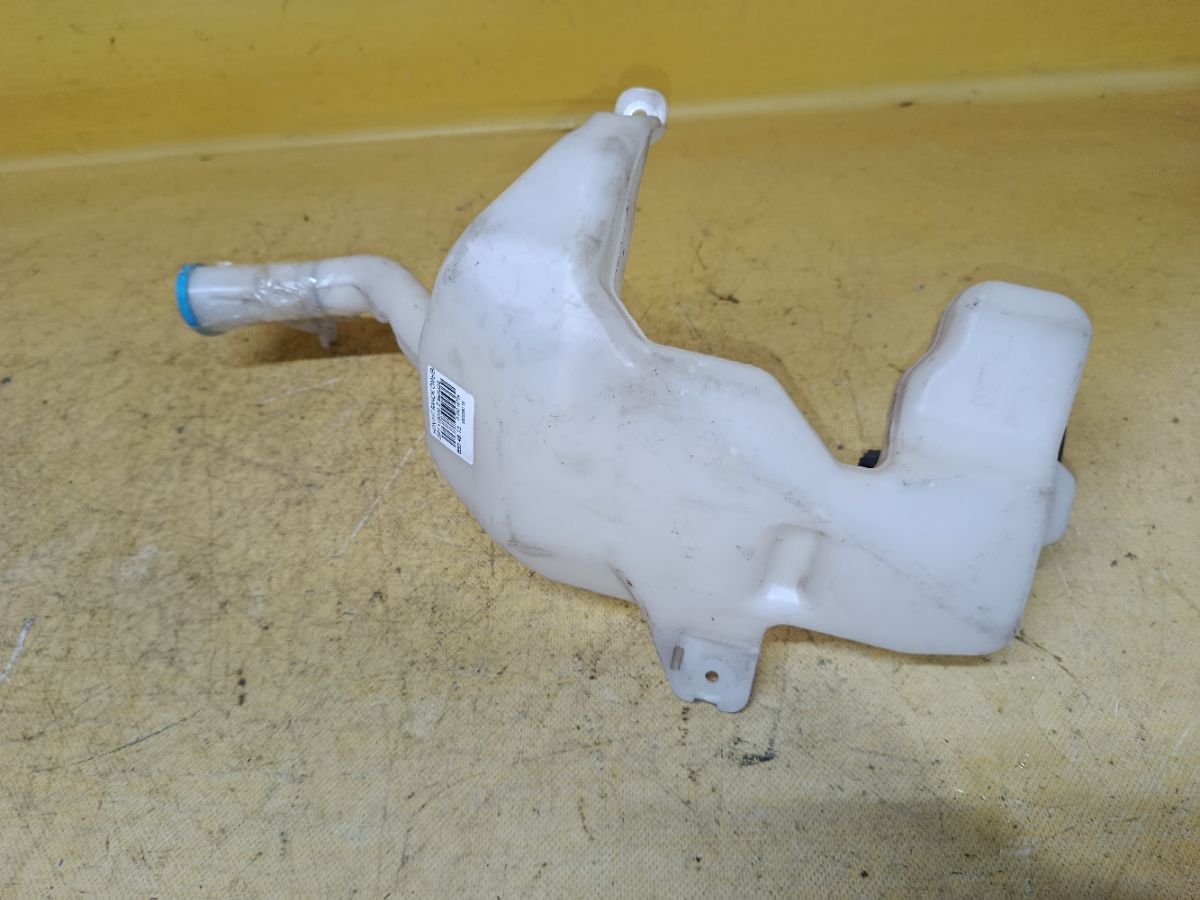 Бачок омывателя на Honda Fit Hybrid GP1 Фото 2