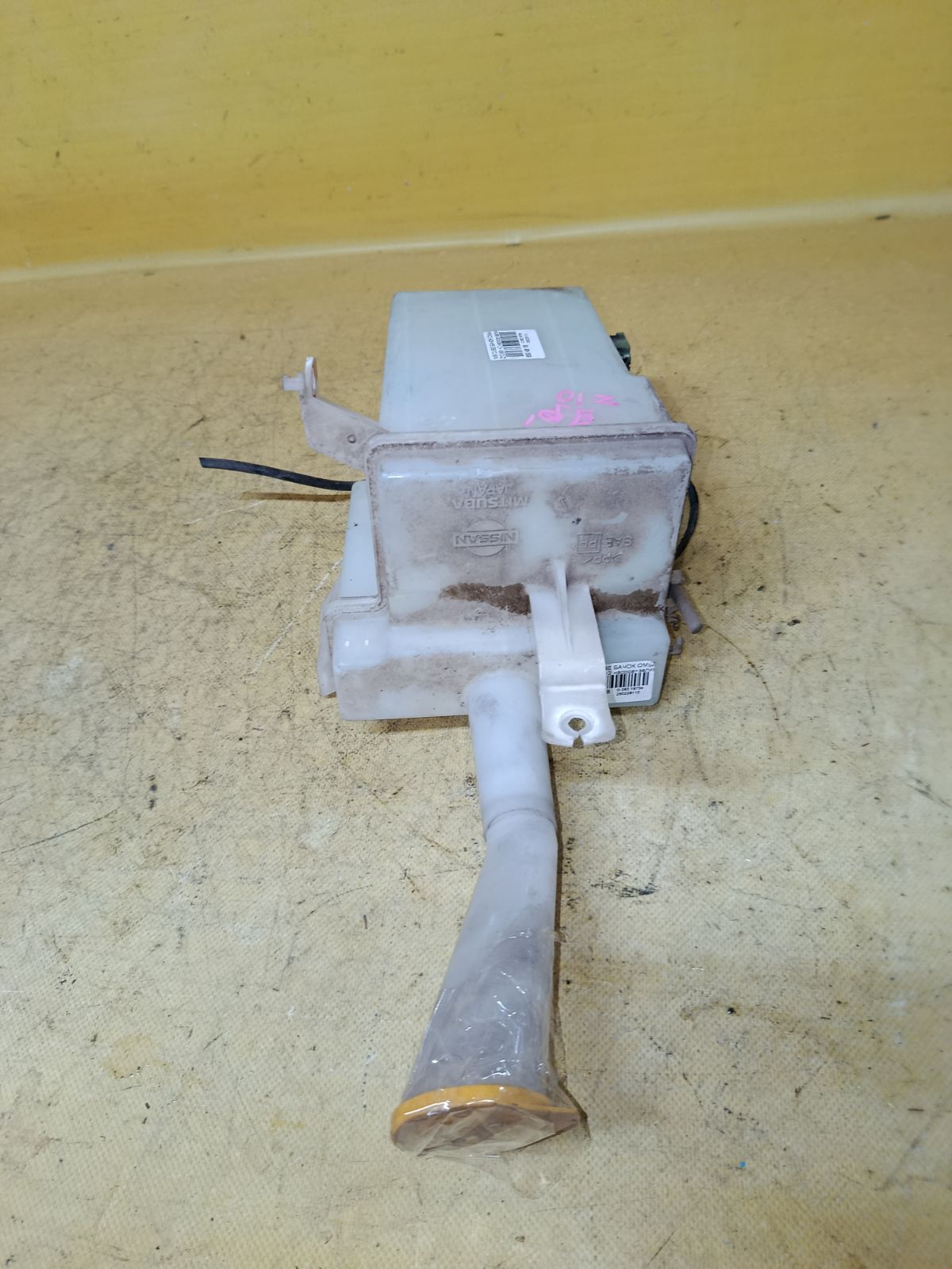 Бачок омывателя на Nissan Cube Z10 Фото 4