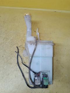 Бачок омывателя на Nissan Cube Z10