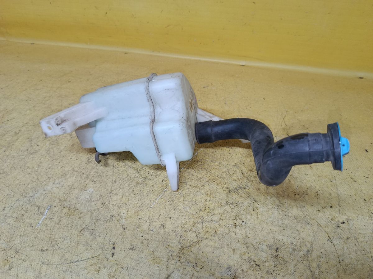 Бачок омывателя на Nissan March AK12 Фото 3