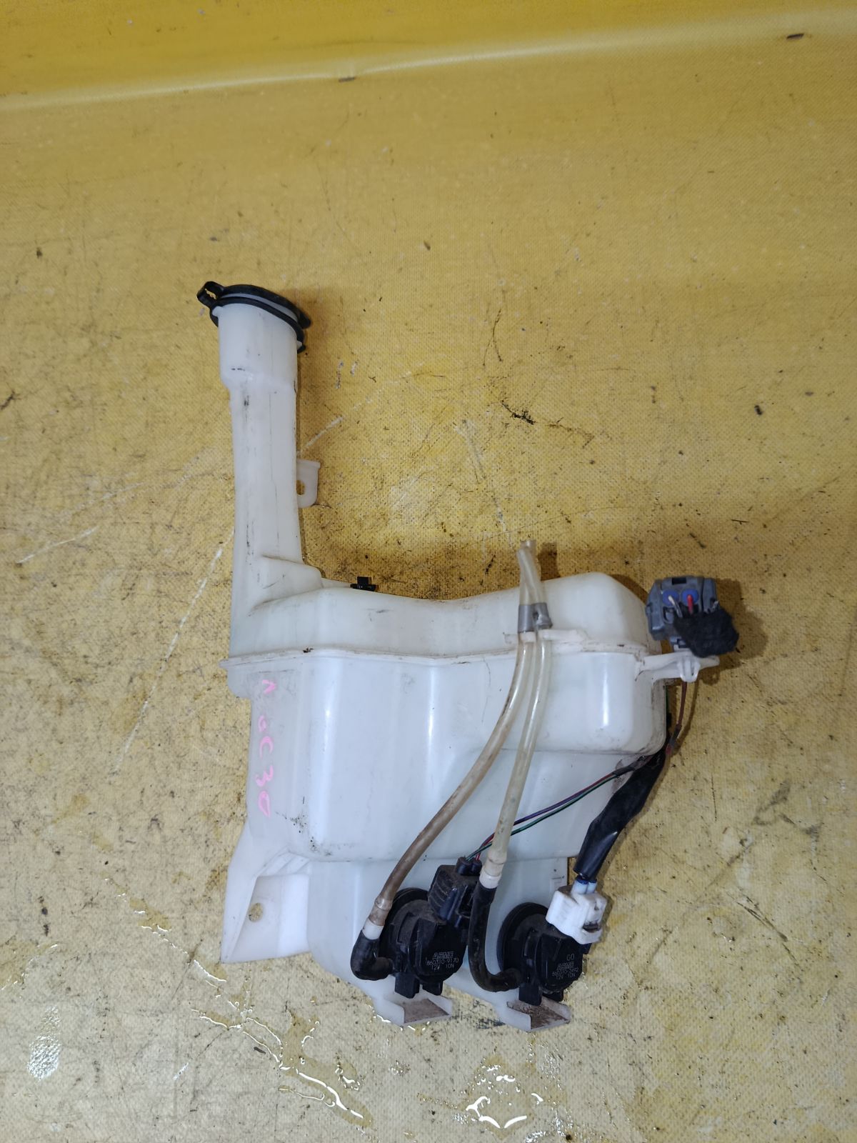 Бачок омывателя на Toyota Passo NGC30 Фото 1