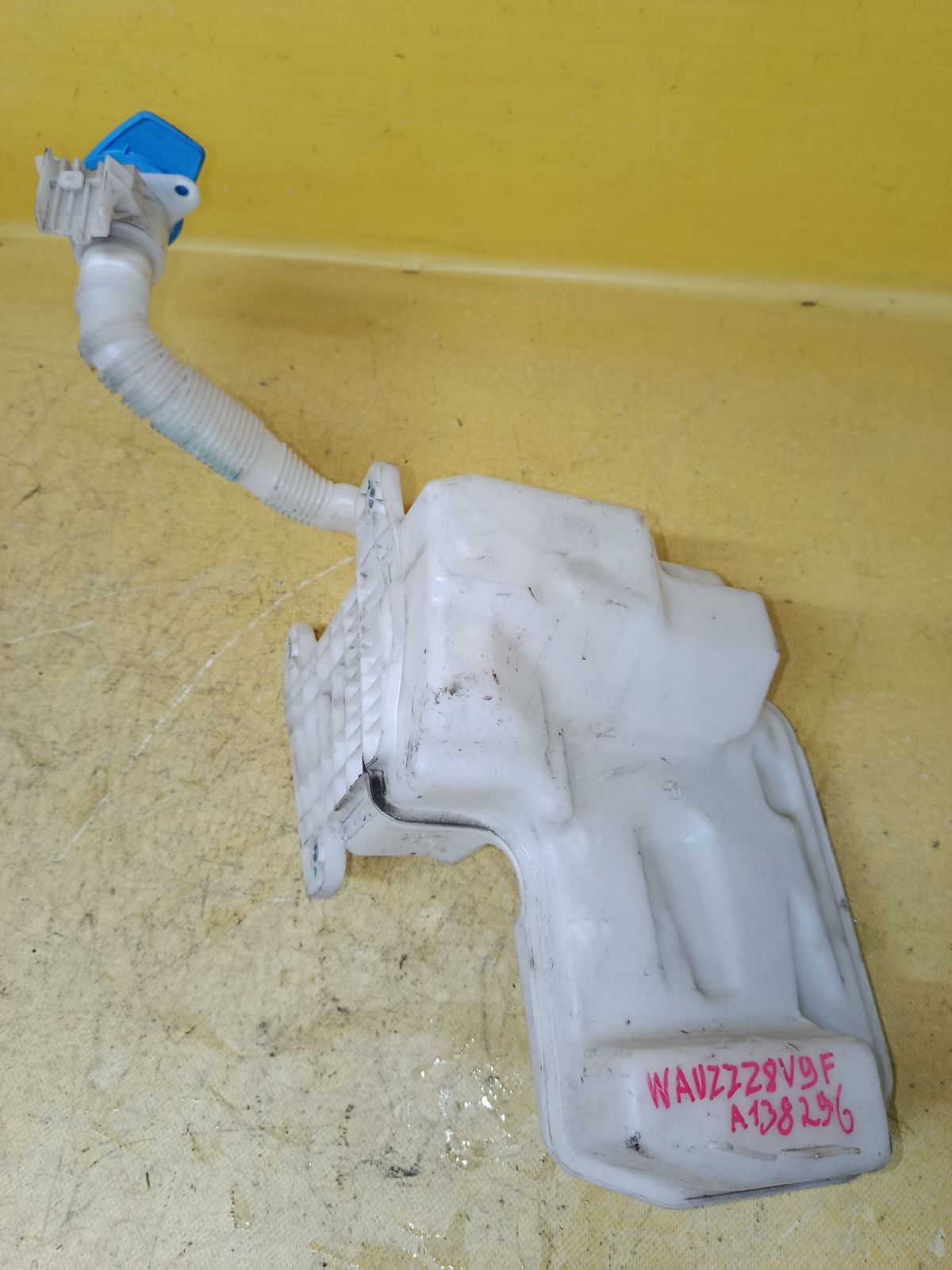 Бачок омывателя 5Q0955449Q на Audi A3 8V Фото 2