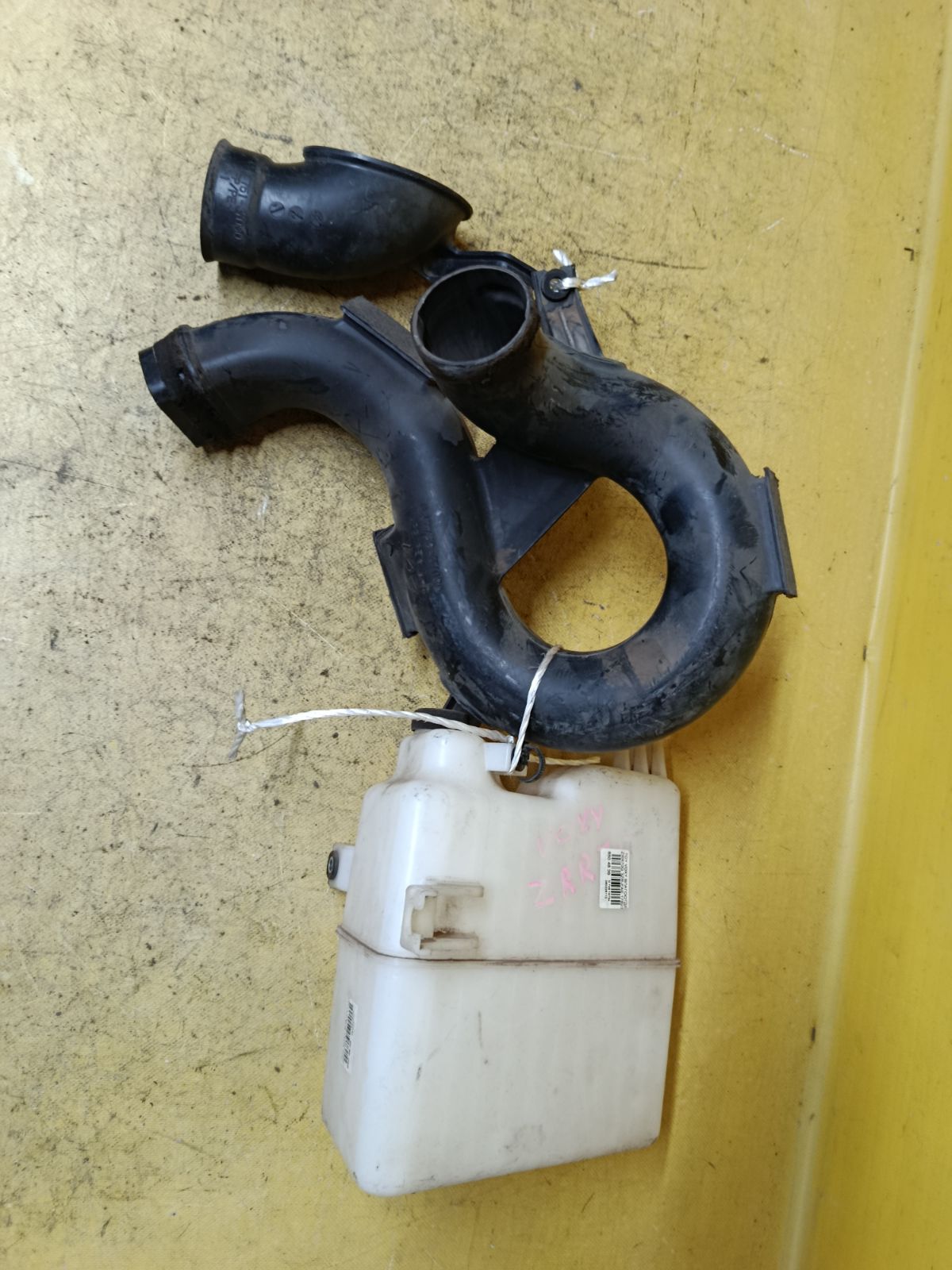 Влагоотделитель 17893-37030 на Toyota Voxy ZRR70G 3ZR-FAE Фото 2