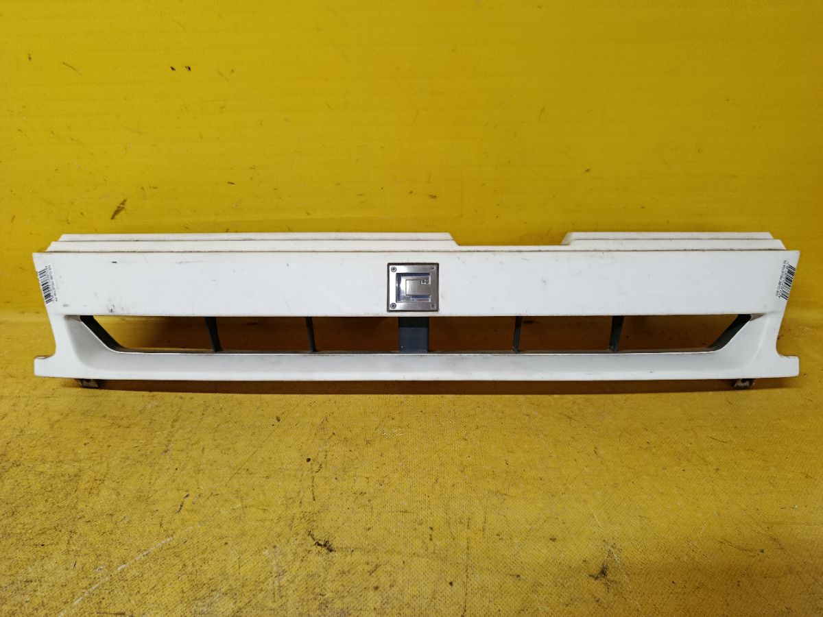 Решетка радиатора 62310-2U301 на Nissan Cube AZ10 Фото 1