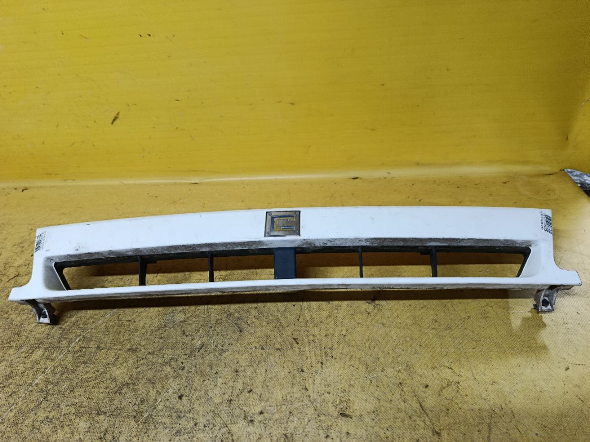 Решетка радиатора 62310-2U301 на Nissan Cube AZ10 Фото 2