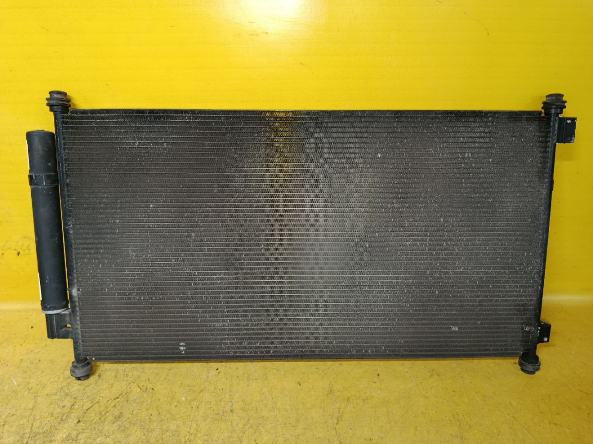 Радиатор кондиционера на Honda Stream RN6 R18A Фото 1