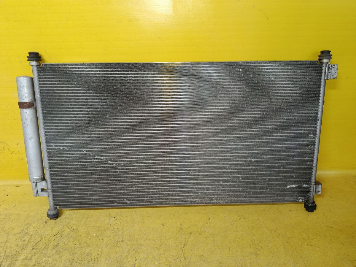 Радиатор кондиционера на Honda Stream RN7 R18A Фото 1