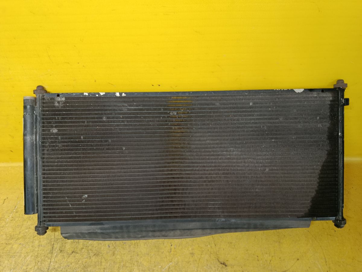 Радиатор кондиционера на Honda Fit GD1 L13A Фото 1